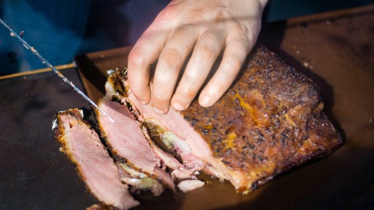 Slicing smoked barbecue